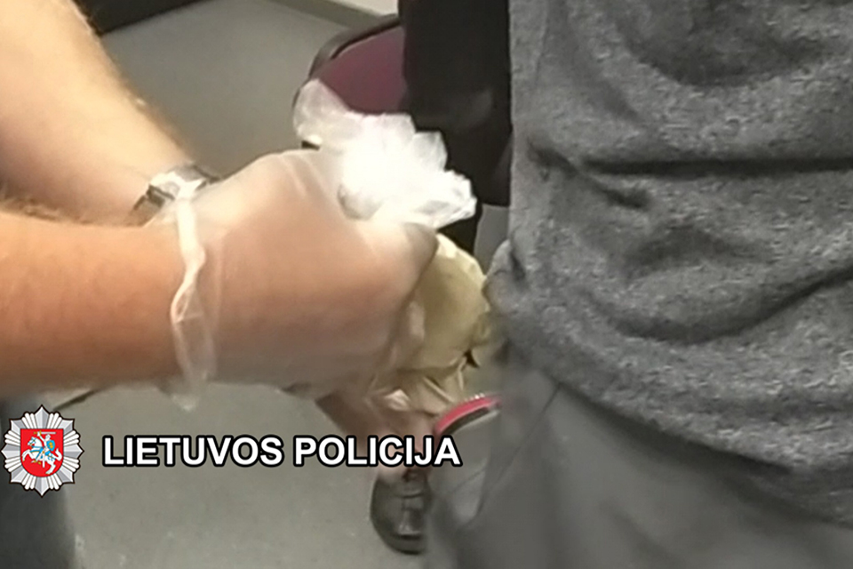 Полиция Клайпеды прикрыла местный канал наркотрафика и задержала кокаинового дилера