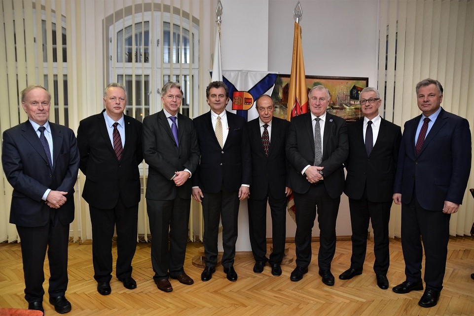 Pasirašė bendradarbiavimo sutartį su vokiečių moksliniu institutu