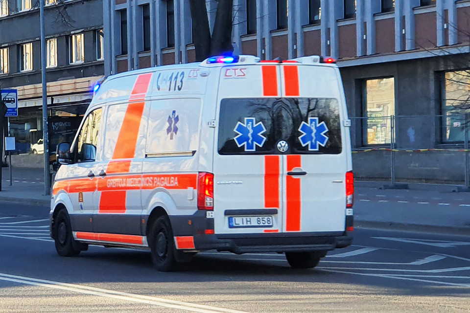Авария на Шилутском шоссе: двух пассажирок увезли на скорой в больницу