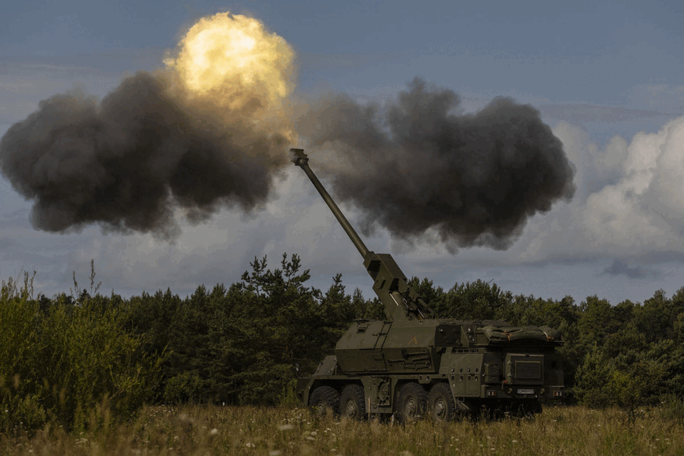 Lietuvos, JAV ir Slovakijos artileristai vykdo kovinius šaudymus į taikinius Baltijos jūroje