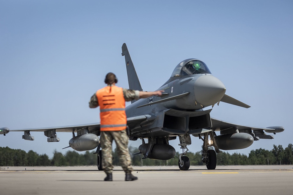 Vyks NATO oro policijos naikintuvų skrydžių treniruotė