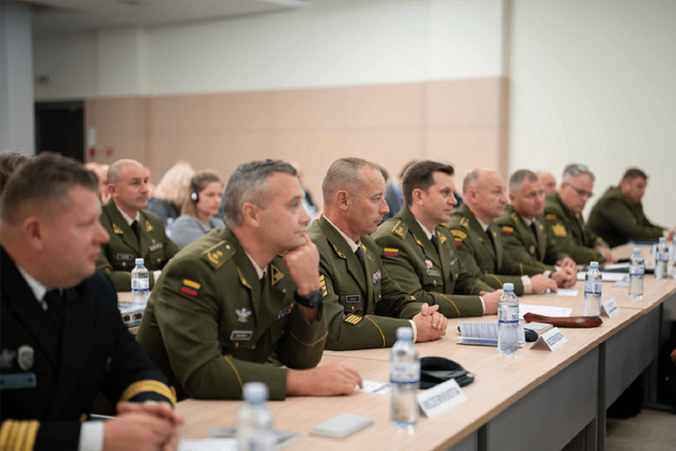 Tarptautinėje konferencijoje – lyderystės ir karybos pamokos kariams