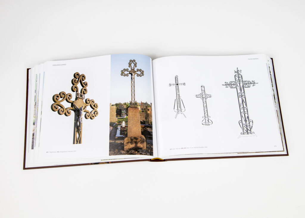 Knyga „Paminkliniai kryžiai: Žemaitijos kalvystė XIX a. pabaigoje – XX a. I pusėje. Iš Adelės Genovaitės Zinkevičiūtės rinkinių“