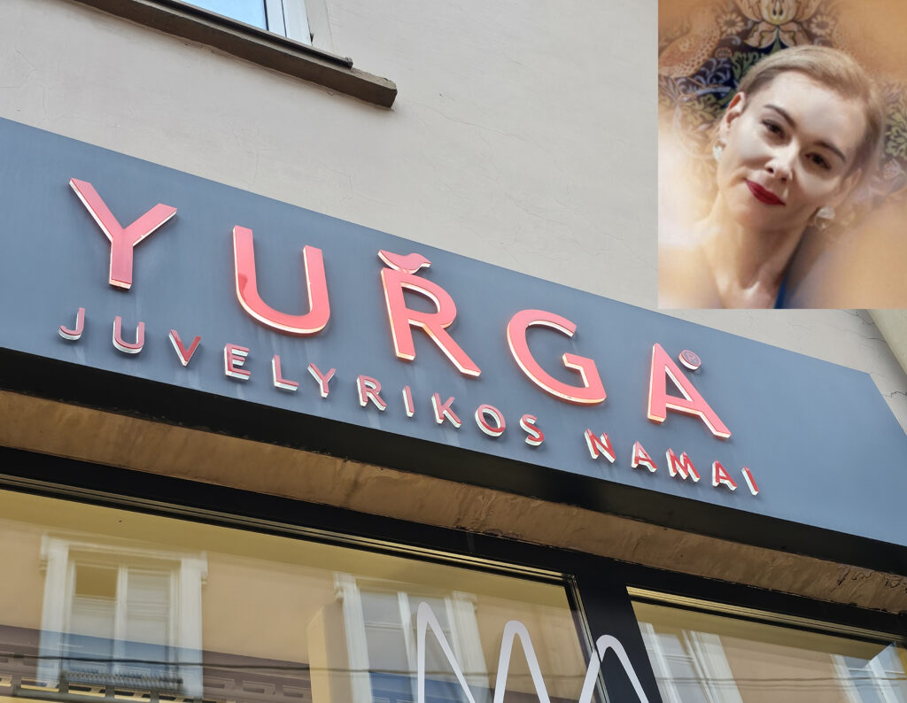 Juvelyrikos namų „YURGA“ iškaba ir Jurga Karčiauskaitė-Lago