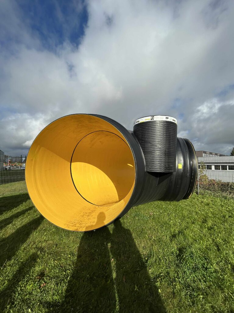 Darbai auksiniame trikampyje