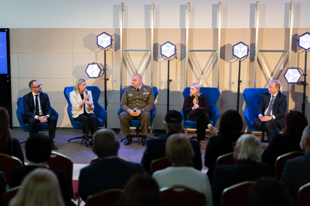 Klaipėdos universitetui- 35