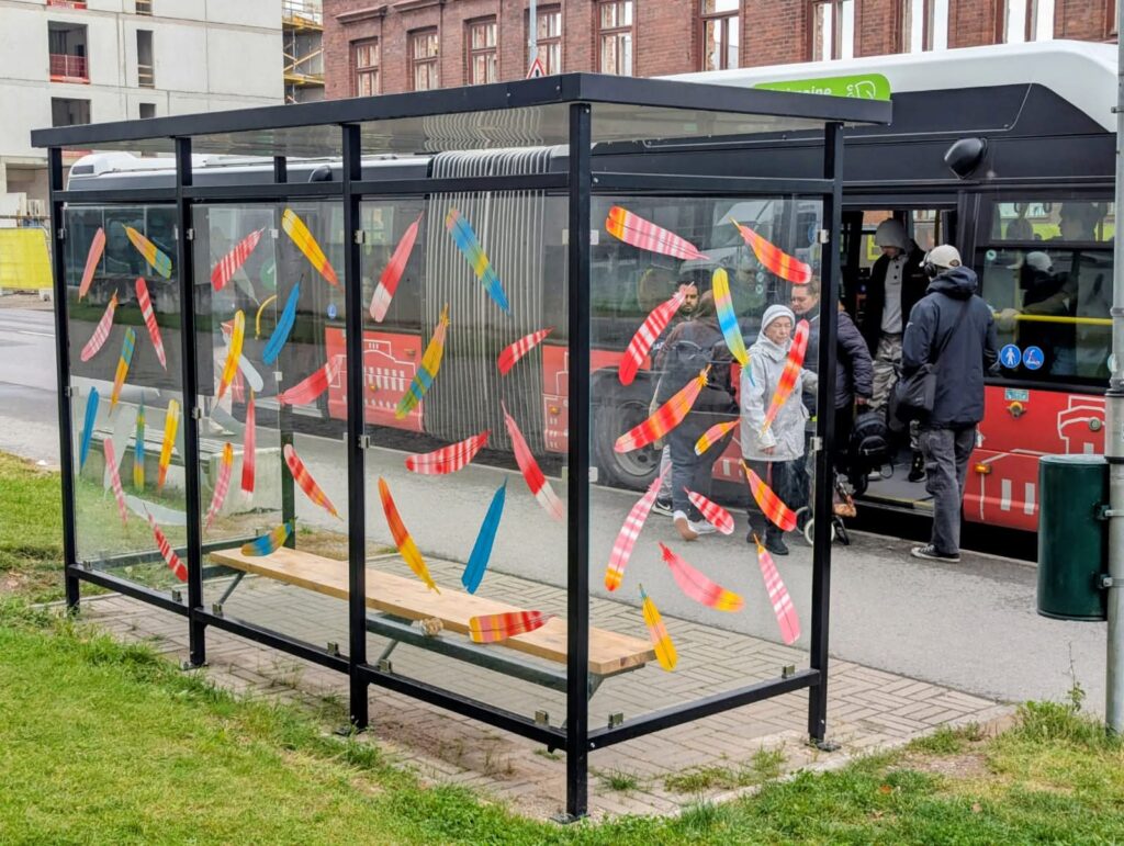 Estijoje apklijuotas stotelės