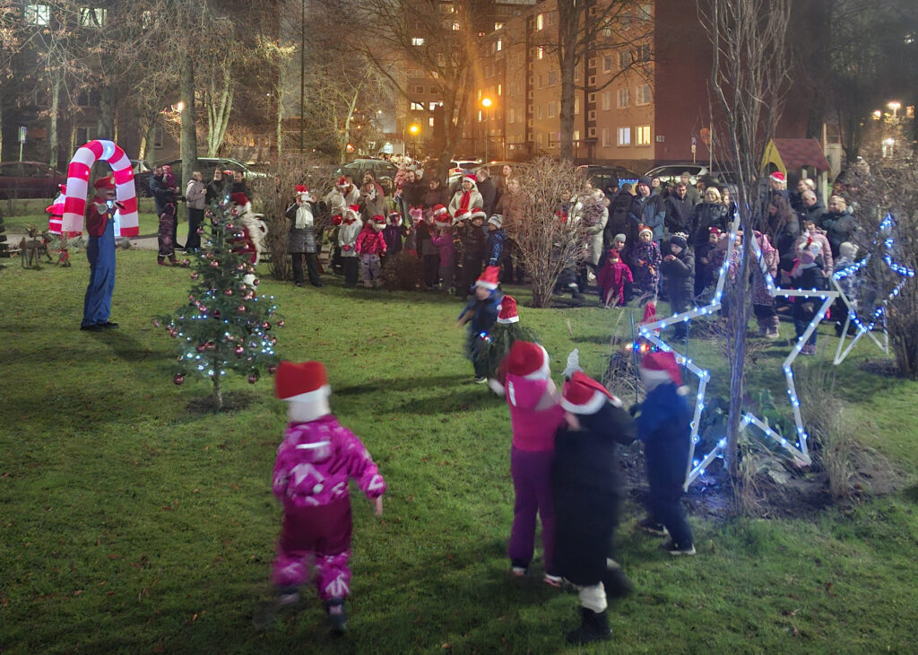 Kalėdinės eglutės įžiebimas „Sakalėlyje“