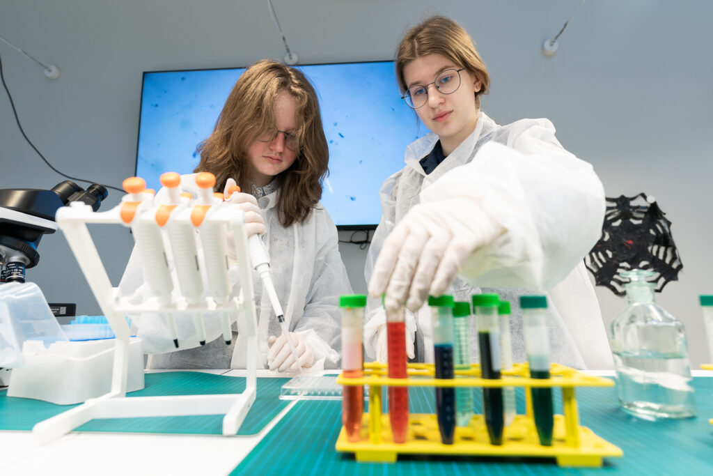 Moksleiviai STEAM centre