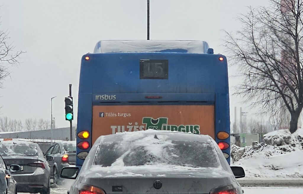 15 autobusas