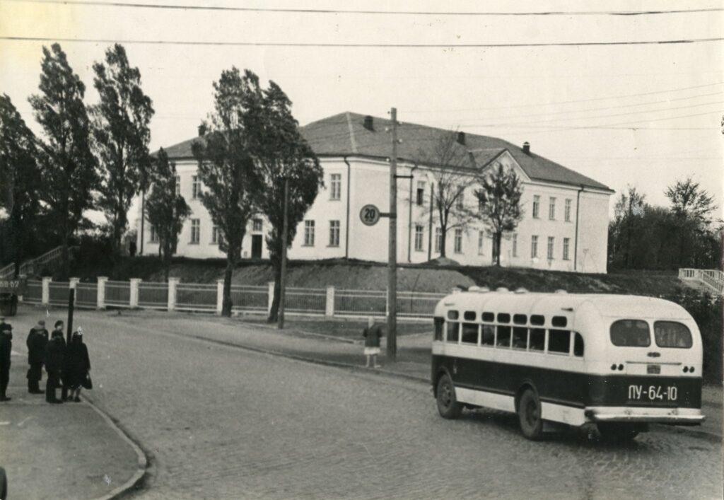 Klaipėdos 3-oji vidurinė mokykla J. Biliūno gatvėje 