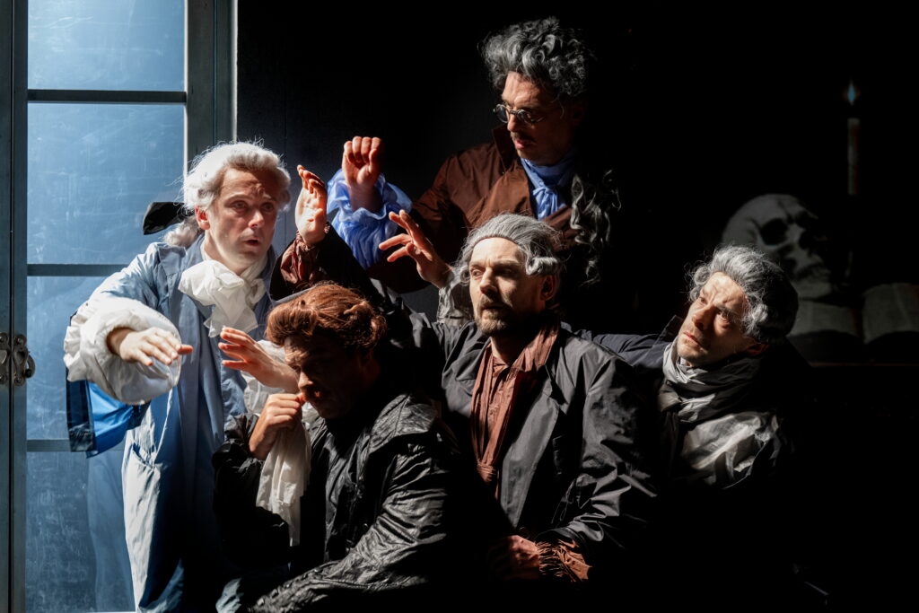 Valstybinio Vilniaus mažojo teatro spektaklis „ Kantas. Kambarys, kuriame negalvojama“. Dmitrijaus Matvejevo nuotr.