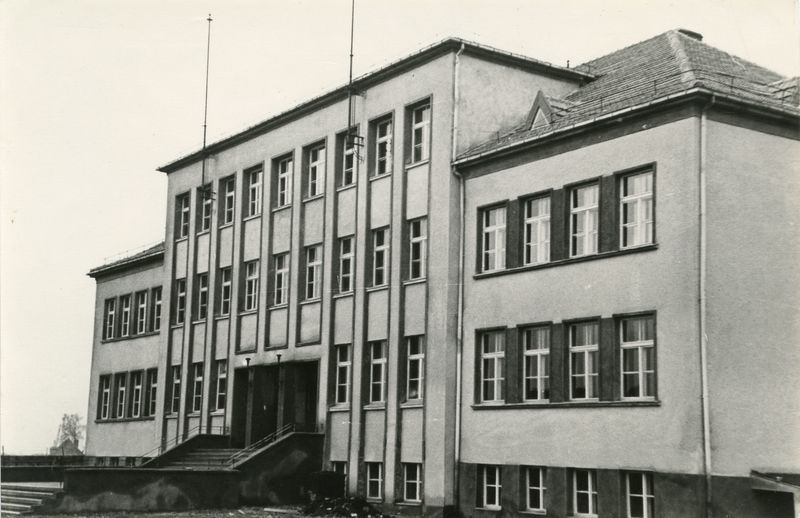 Atstatytas septynmetės mokyklos pastatas Dariaus ir Girėno g. Klaipėdoje 1952 mlmi