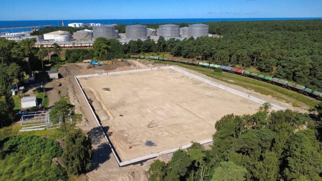 Pripučiamo futbolo maniežo statybos
