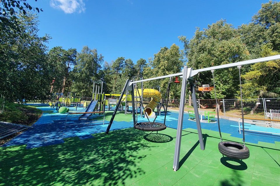 Poilsio parke – atnaujinta vaikų žaidimo aikštelė