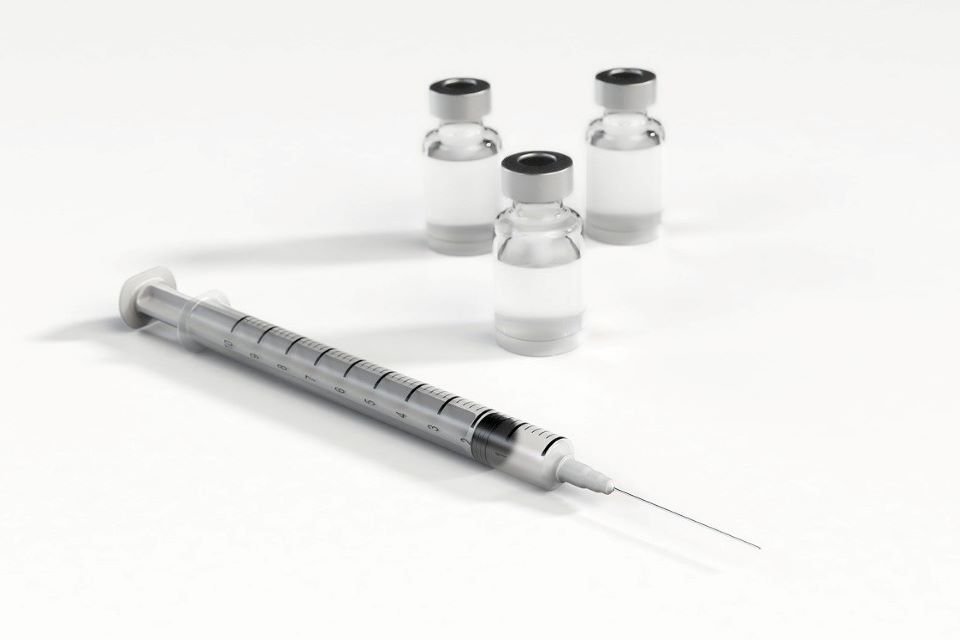 Lietuva įsigis papildomų vakcinos nuo koronaviruso dozių
