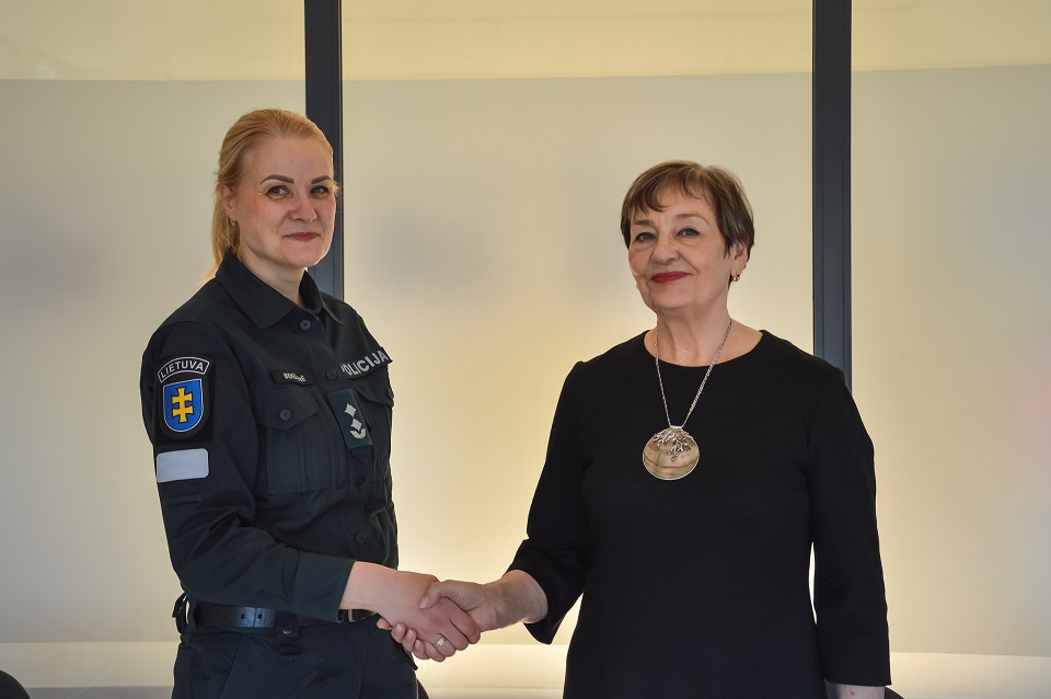 Pasirašyta bendradarbiavimo sutartis tarp bibliotekos ir policijos komisariato