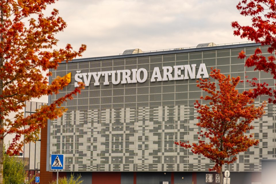 „Neptūno“ ir „Žalgirio“ krepšininkai išbandys atnaujintą „Švyturio” arenos dangą, o žiūrovai įvertins fasadą