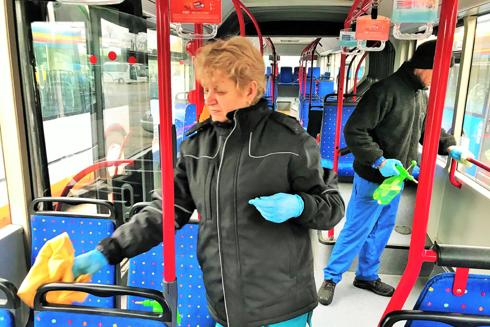 Klaipėdos autobusų parkas autobusus dezinfekuoja kaip ir karantino metu