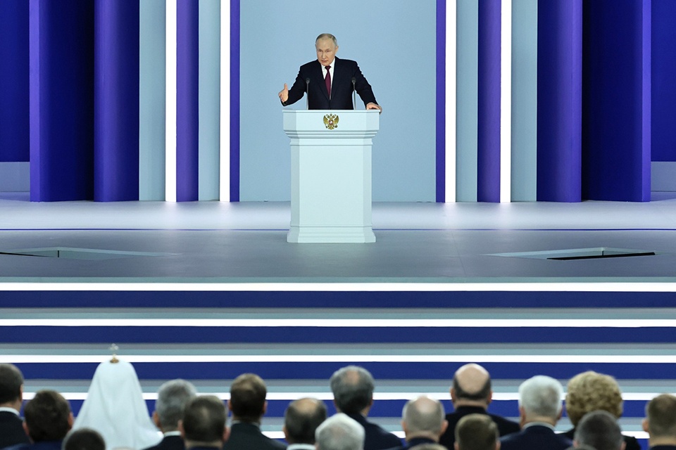 Владимир Путин как Леонид Брежнев
