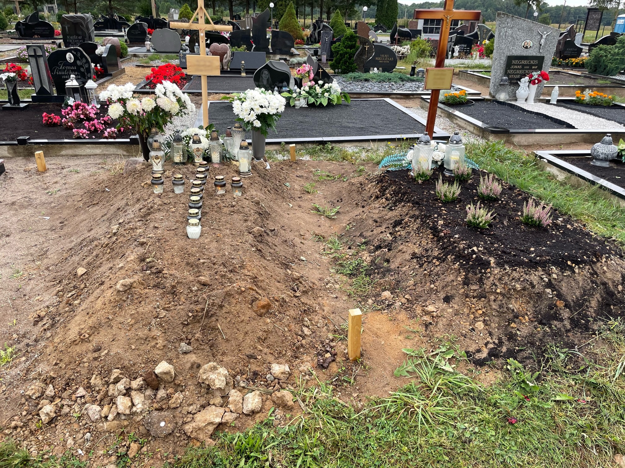 Sukrečianti savivaldybės klaida: šeimos kapavietėje palaidotas svetimas žmogus