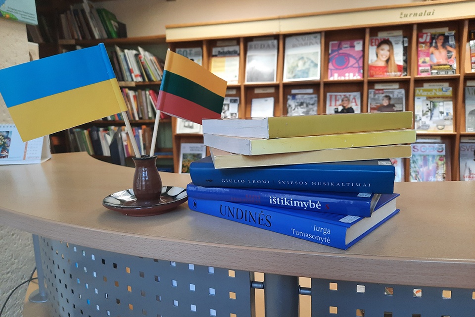 Bibliotekos prašo dovanoti knygas ukrainiečių kalba, o ukrainiečius kviečia nemokamai naudotis paslaugomis