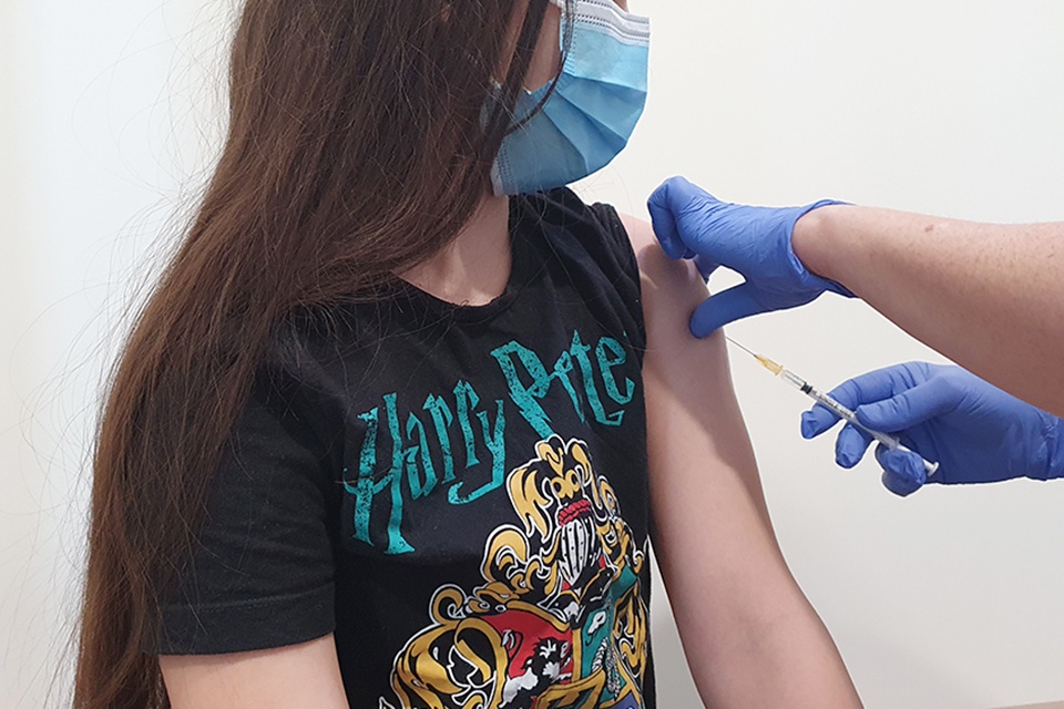 Kova su vėžį sukeliančiu ŽPV: mergaitėms ir berniukams nuo šiol kompensuojama devyniavalentė vakcina