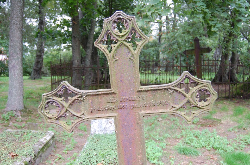 Švėkšnos kapinėse siautėjusi porelė siunčiama į teismą