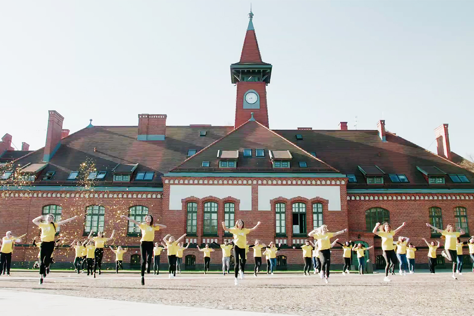 Klaipėdos universitetas įsiliejo į geltoną bangą