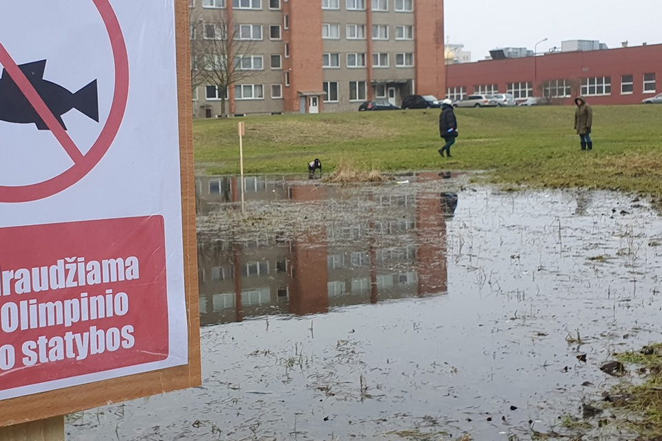 Gyventojams skundžiantis potvyniais, „Klaipėdos vandens“ darbuotojai teigia dirbantys paromis