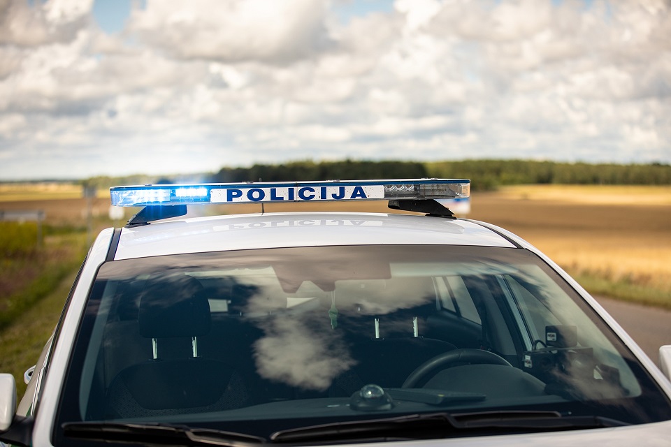 Klaipėdos policija „nudrožė” padangas*