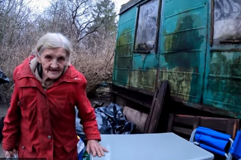 Vagonėlyje gyvenanti 90-metė valdininkams nerūpi