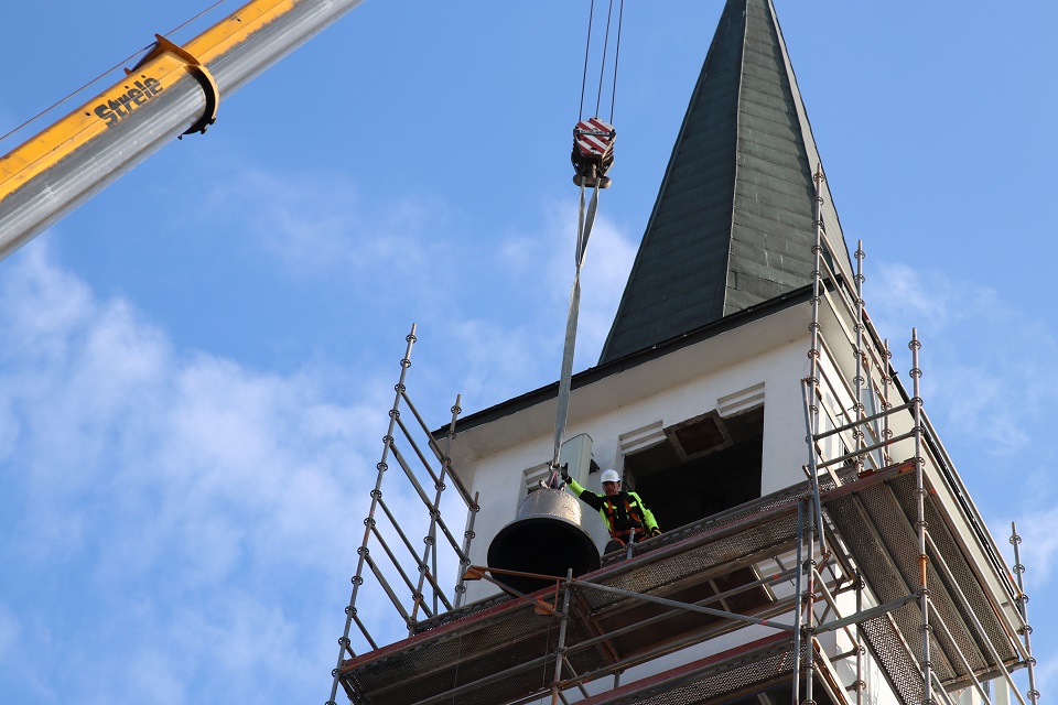 Gargždų bažnyčios bokšte – du nauji varpai